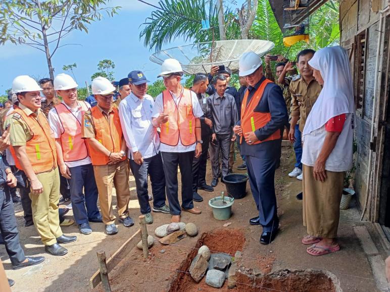 Pletakan Batu Pertama RTLh Tahap II