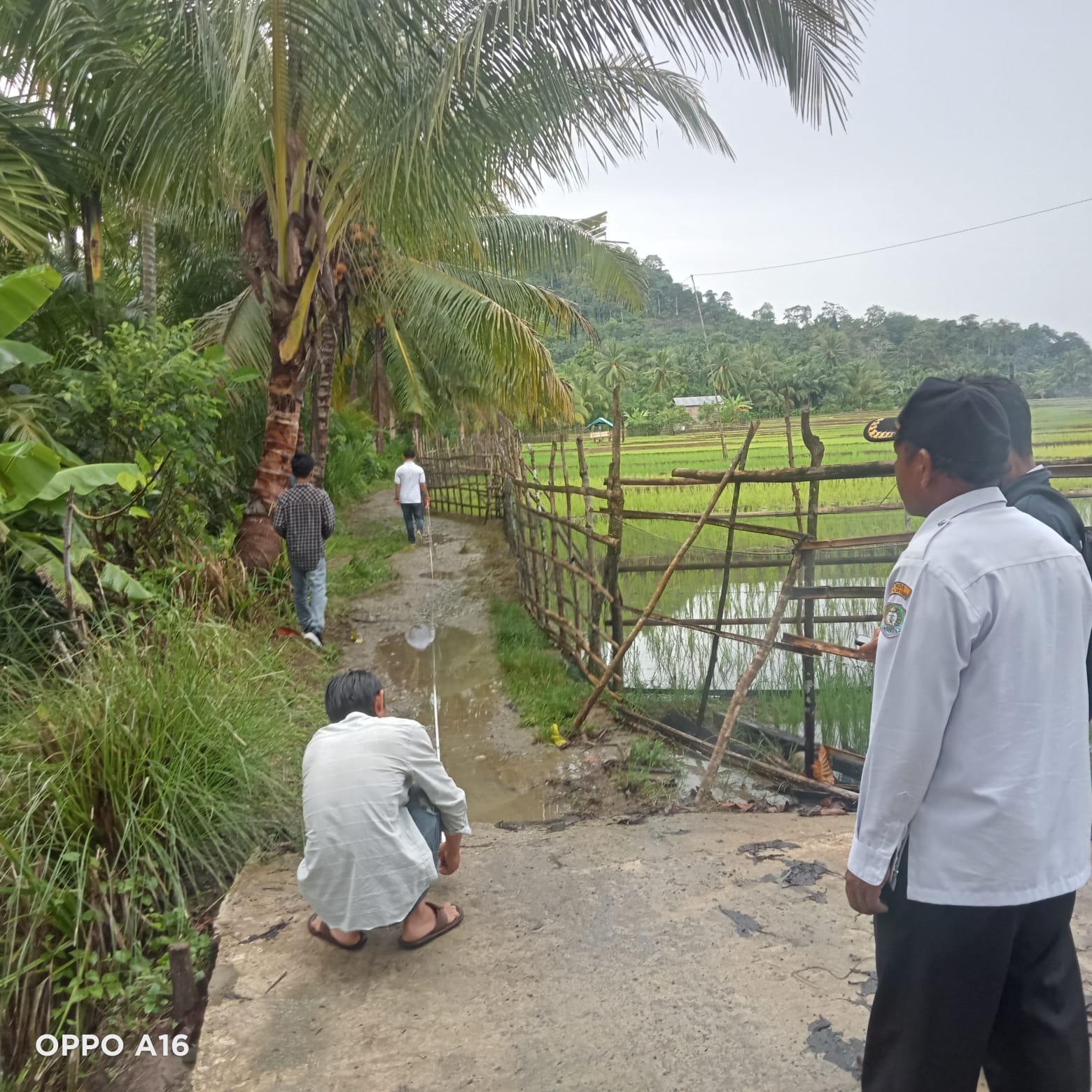 Poto pengoralan jalan desa