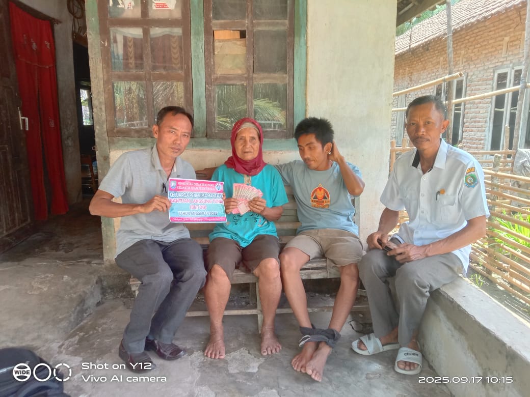 Poto penyerahan Bantuan BLT-DD