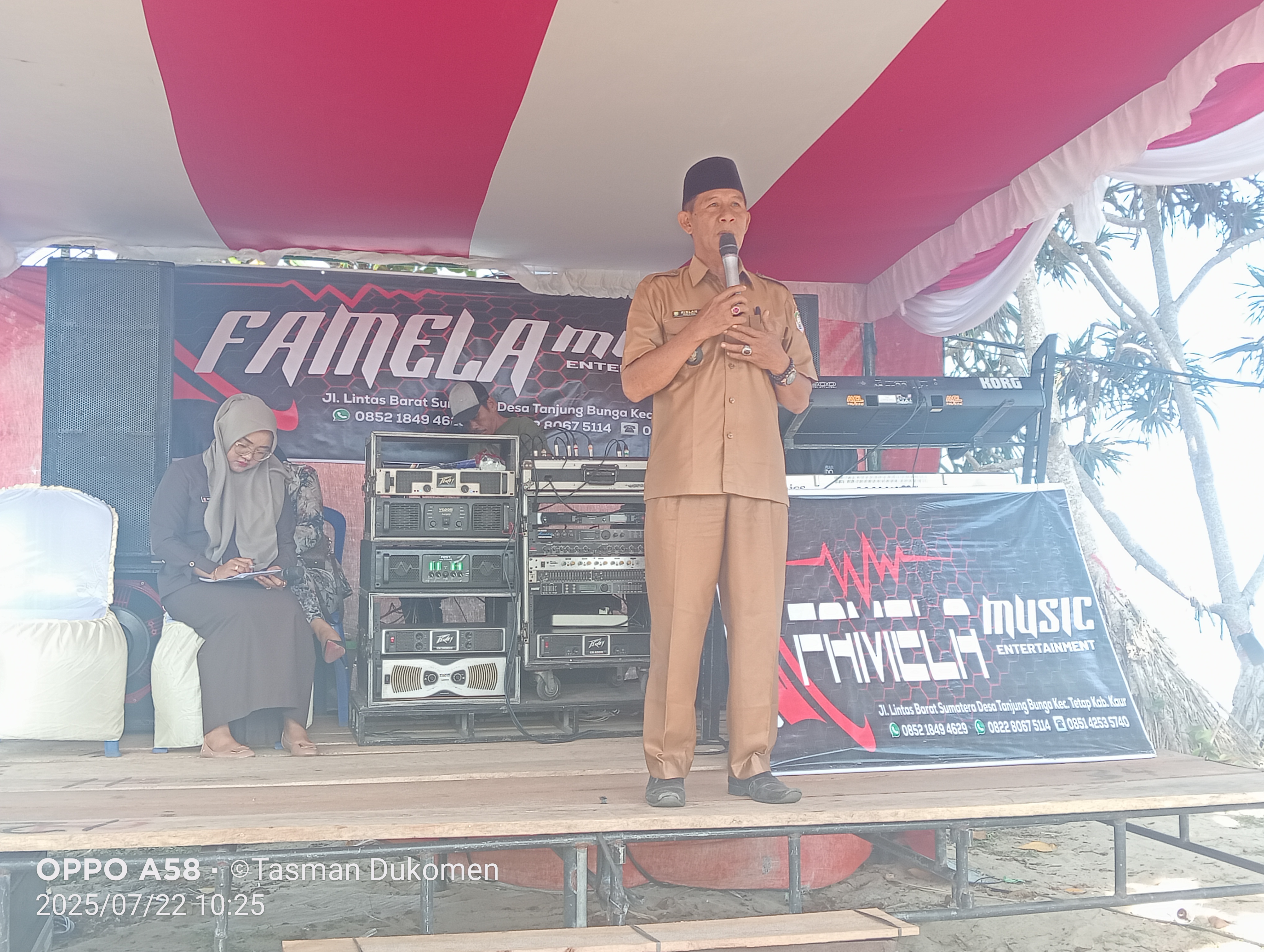 Poto kepala desa Tanjung bunga Rislan